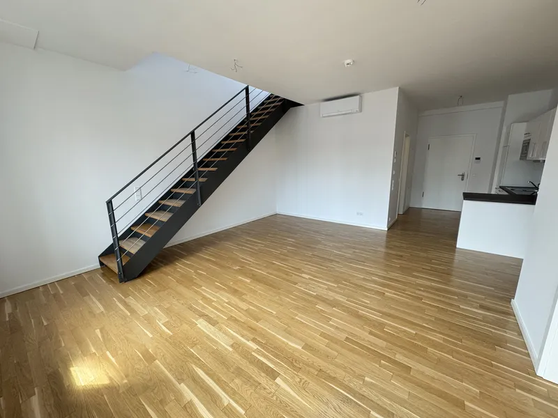 Attraktive 2-Zimmer-Dachgeschosswohnung mit Dachterrasse und direktem Spreeblick!! — photo 1